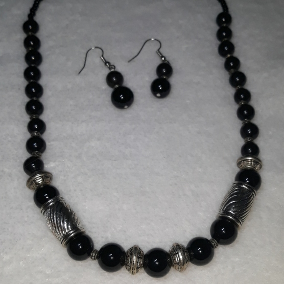 Black stone and silver accent necklace & earrings - Picture 3 of 9